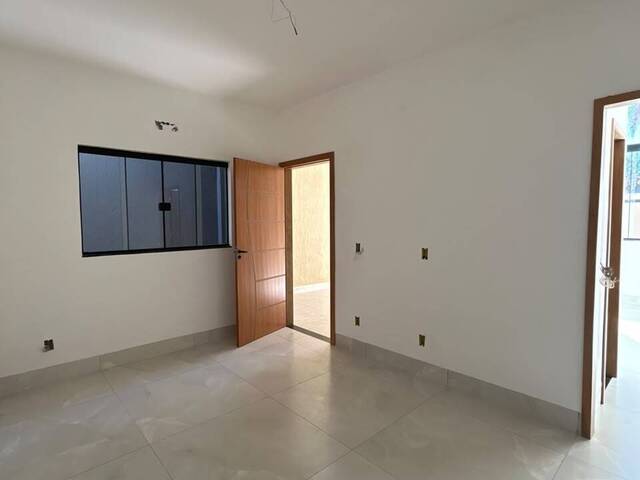 #3 - Casa para Venda em Aparecida de Goiânia - GO - 2