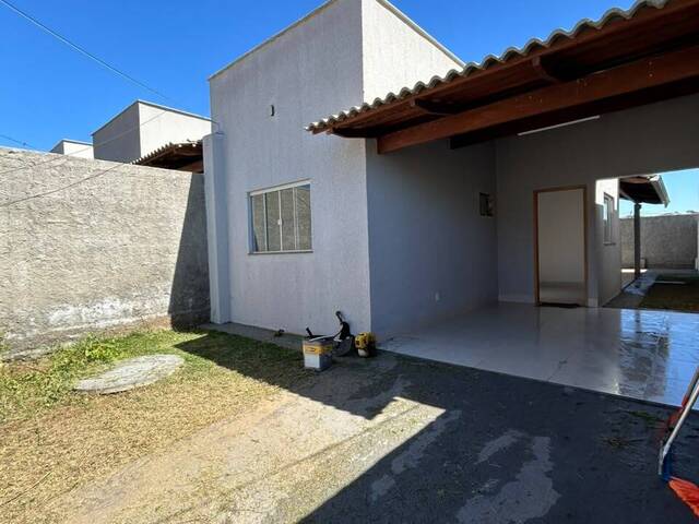 #4 - Casa para Venda em Aparecida de Goiânia - GO - 1