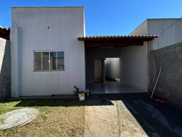 #4 - Casa para Venda em Aparecida de Goiânia - GO - 2