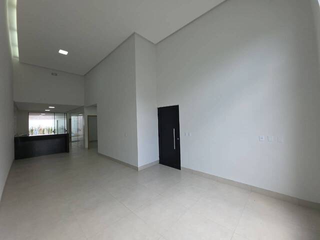 #5 - Casa para Venda em Aparecida de Goiânia - GO - 2